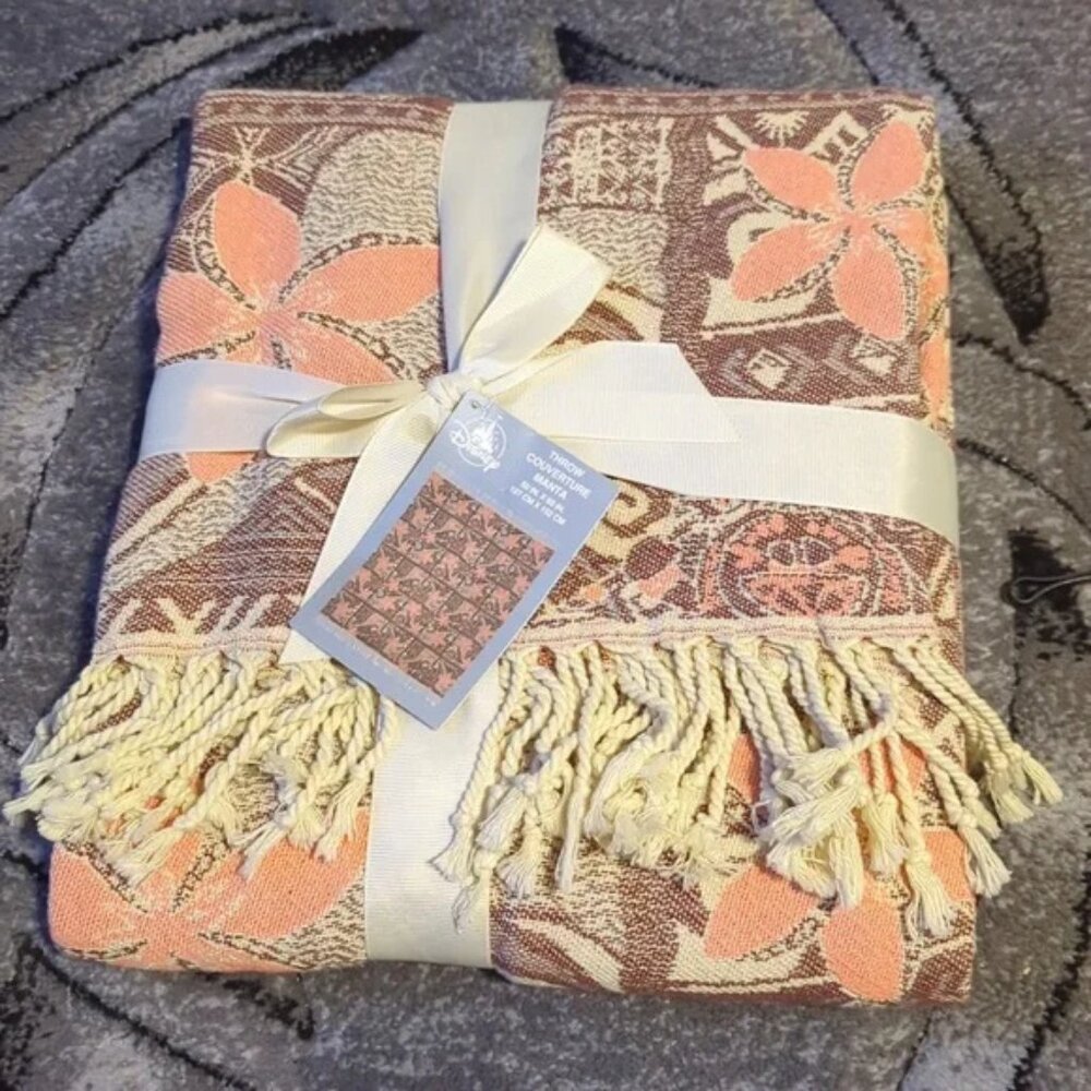 Disney Parks Moana Spotlight Kakamora Waves Flowers Throw brand new